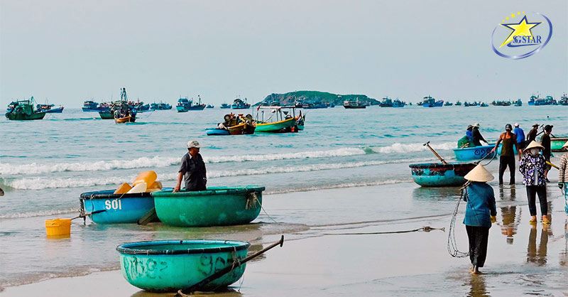 Người dân làng chài tại Bãi Sau Mũi Né