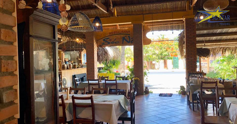 Nhà hàng Sóc Nâu Mũi Né với cách bài trí và thiết kế mộc mạc, tạo sự gần gũi