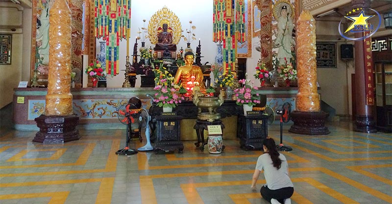 Chánh điện tại Chùa Long Sơn Nha Trang