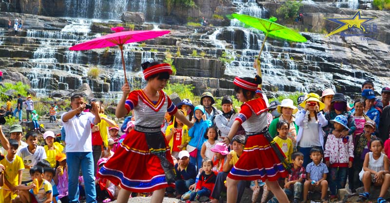 Lễ hội ở thác Pongour 