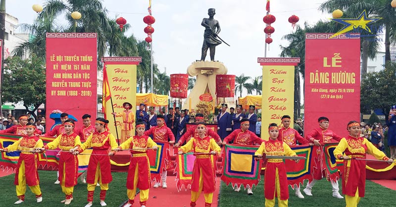 Lễ hội ở đền thờ Nguyễn Trung Trực