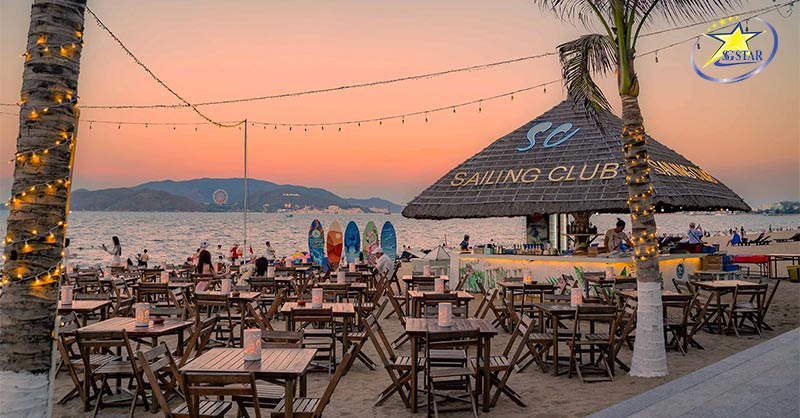 View ăn hải sản cực xịn tại Sailing Club Nha Trang