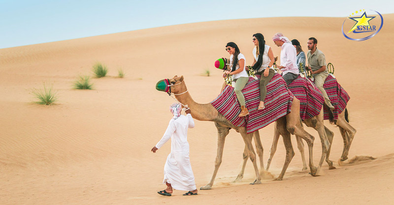 Trải nghiệm cưỡi lạc đà trên sa mạc