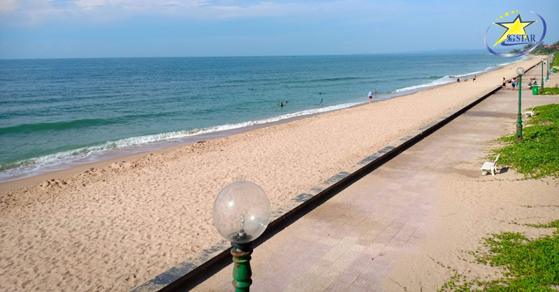 Bãi biển Đồi Dương sở hữu bãi biển xanh, cát trắng thu hút nhiều du khách đến vui chơi, tắm biển