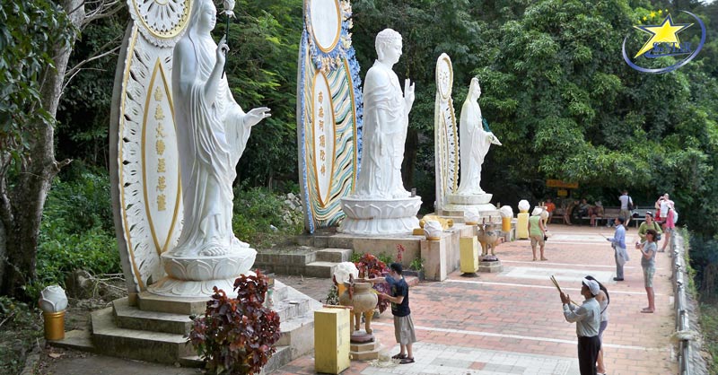 Bộ ba tượng Tam Thế Phật trên Núi Tà Cú