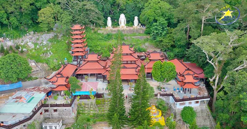 Toàn cảnh chùa Núi Tà Cú - địa điểm du lịch tâm linh gần Lagi Bình Thuận