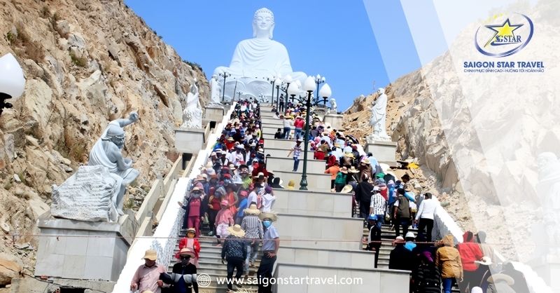 Lễ hội tại chùa Ông Núi diễn ra hàng năm, tập trung vào các ngày từ 15 đến 17 tháng Giêng âm lịch