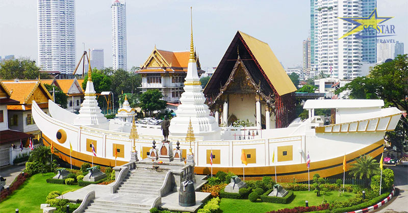 Chiêm bái tại Chùa Thuyền - Wat Yannawa