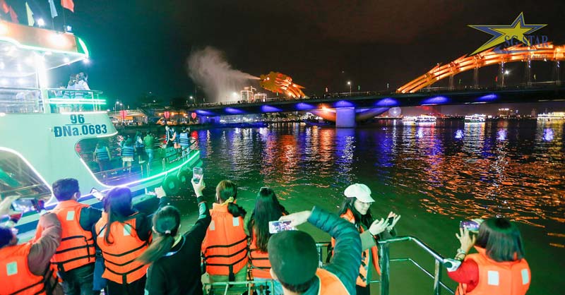 Dạo thuyền sông Hàn về đêm