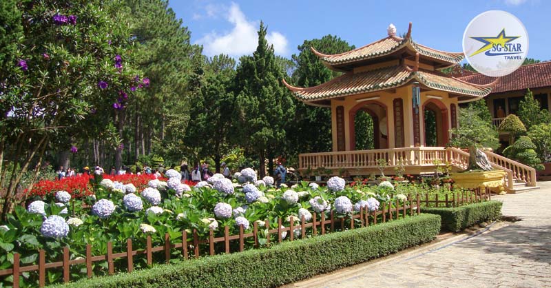 Tham quan và chiêm bái tại Thiền Viện Trúc Lâm