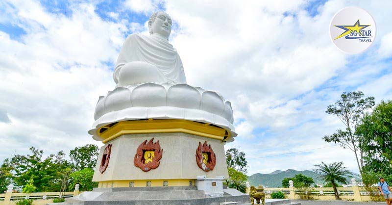 Chùa Long Sơn Nha Trang - Kim Thân Phật Tổ Linh Thiêng