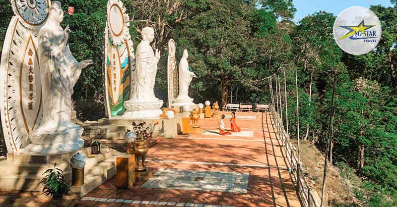 Tượng Tam Thế Phật trên KDL Cáp Treo Núi Tà Cú - Tour Phan Thiết 3 Ngày 2 Đêm