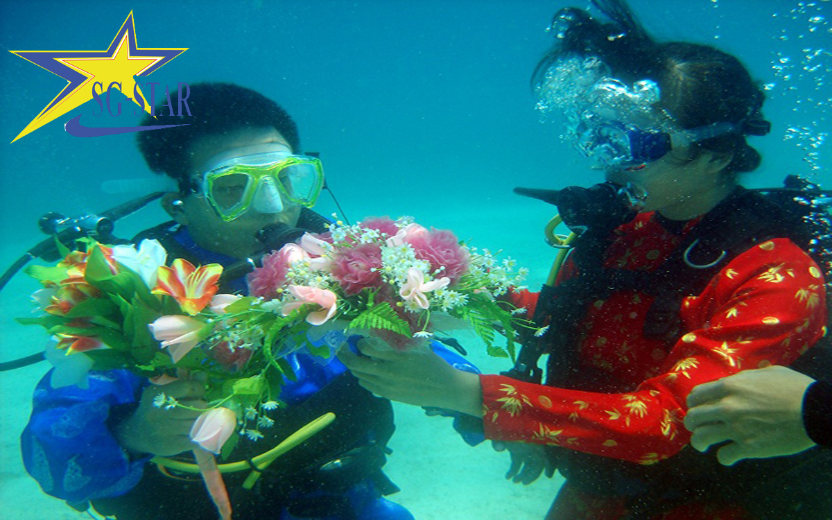 Đám cưới ấn tượng dưới đáy biển