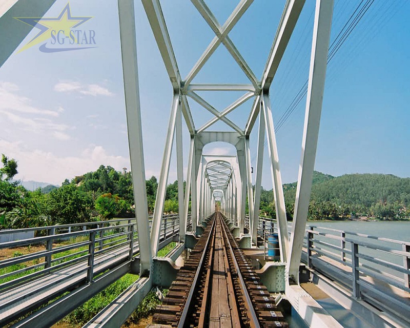 Cầu sắt bắt ngang sông Cái nên thơ của Nha Trang