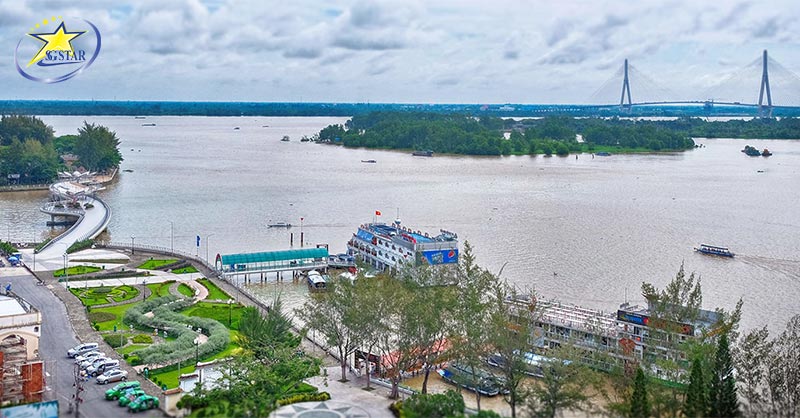 Sông Hậu & Cầu Cần Thơ nhìn từ Bến Ninh Kiều