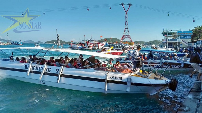 Kết thúc tour 4 đảo Nha Trang cano đưa du khách về lại đất liền