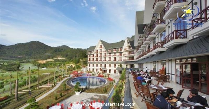 Tựa khu nghĩ dưỡng tại Swiss Belresort Đà Lạt