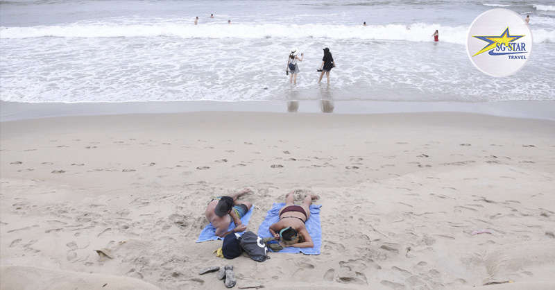  Bãi biển Cửa Đại có thể tắm được trên mọi vị trí bãi biển cửa đại