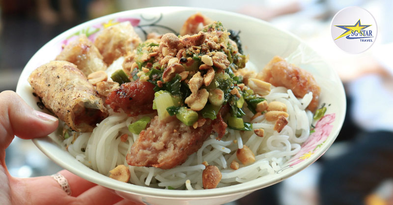 Bún thịt nướng là món ngon nổi tiếng tại Đà Nẵng