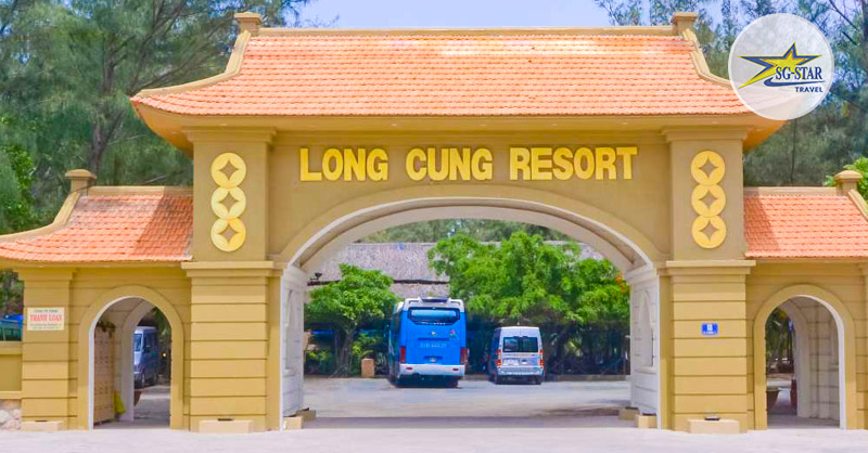 Cổng vào khu resort cạnh bên bờ biển Long Cung Vũng Tàu xinh đẹp