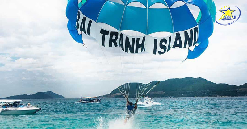 Trải nghiệm cano dù bay hấp dẫn tại Bãi Tranh Nha Trang
