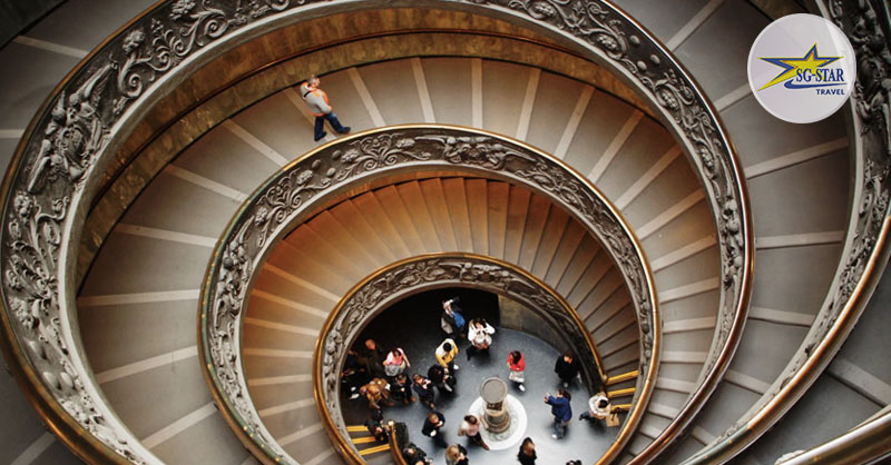 Bên trong tháp nghiêng Pisa có 7 quả chuông đại diện cho 7 nốt nhạc, du khách có thể mua vé và leo cầu thang vào thăm quan