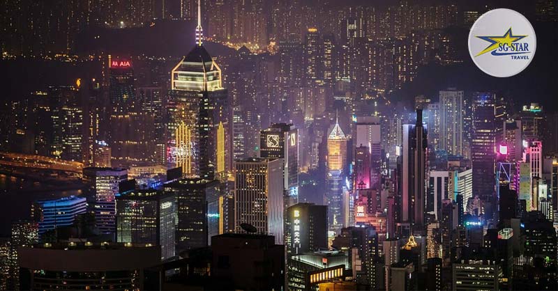 Hong Kong sáng rực rỡ khi đêm xuống 