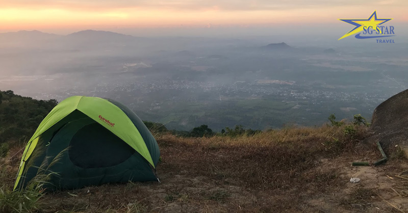 Cắm trại qua đêm ở núi Chứa Chan Gia Lào