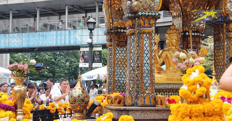 Người dân Thái tỏ lòng trước tượng Phật 4 mặt