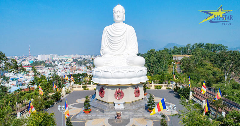Chiêm ngưỡng tượng Kim Thân Phật Tổ - Tour Du lịch Nha Trang - Dốc Lết - Đảo Robinson 3N3Đ