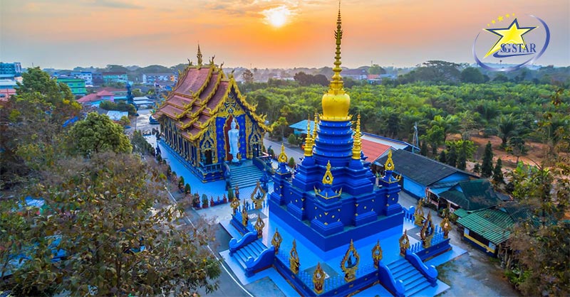 Blue Temple được trang trí bằng lớp vàng tạo điểm nhấn ấn tượng lấy cảm hứng từ Phật Pháp truyền thống