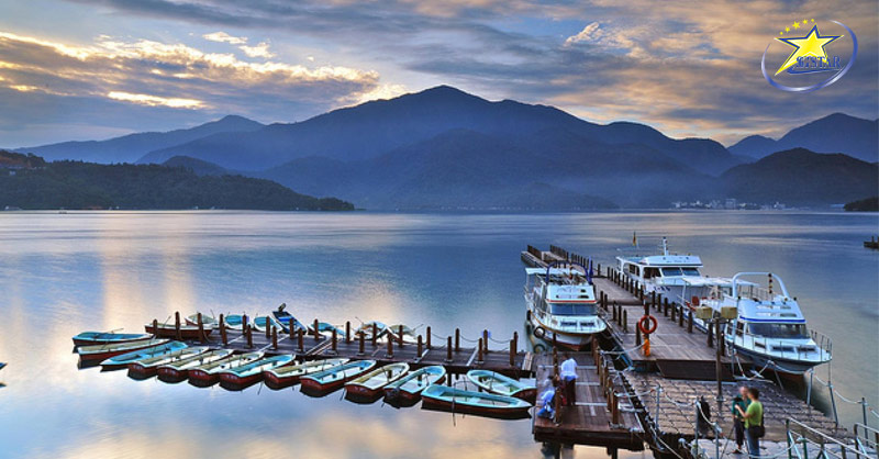 Trải nghiệm ngồi du thuyền tham quan cảnh sắc tuyệt đẹp ở hồ Nhật Nguyệt