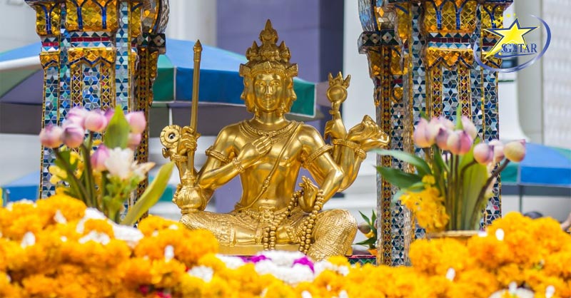 Dâng hương Tứ Diệu Thần trong Tour Bangkok Pattaya 5 Ngày 4 Đêm