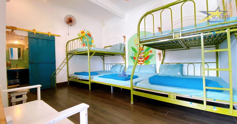 Phòng dorm có giường tầng dành cho nhóm nhiều người 
