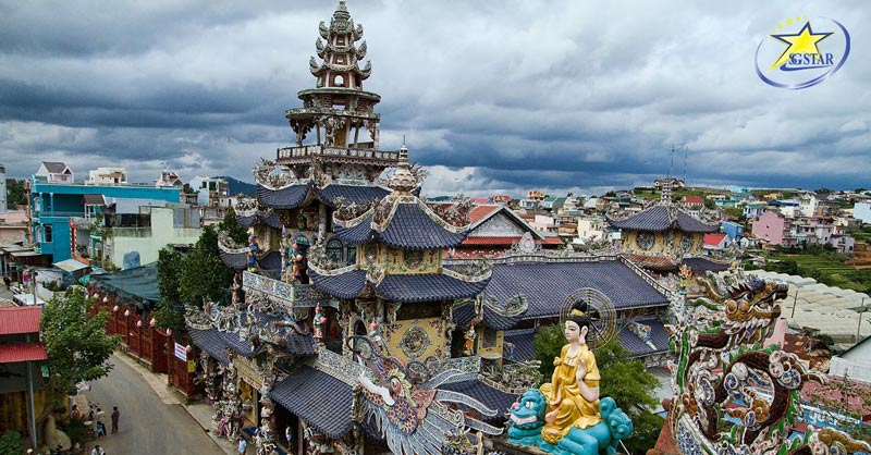 Ghé thăm chùa Linh Phước nổi tiếng Đà Lạt với lối thiết kế độc đáo
