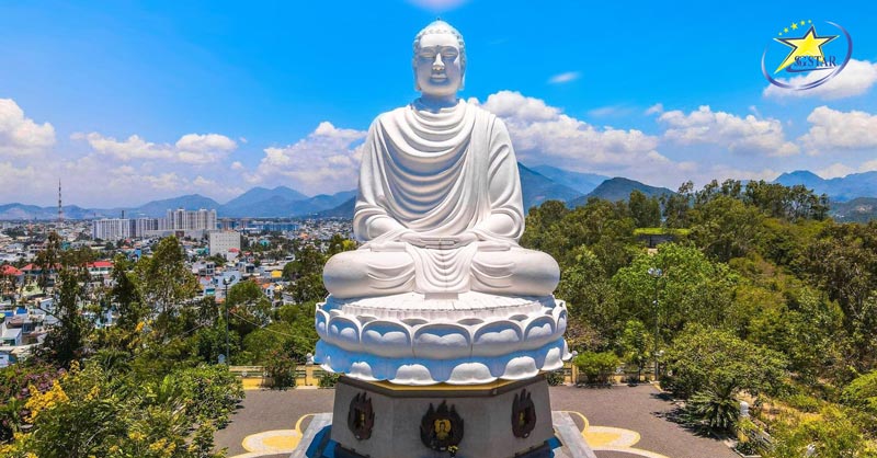 Chiêm ngưỡng tượng Kim Thân Phật Tổ tại chùa Long Sơn Tự Nha Trang 