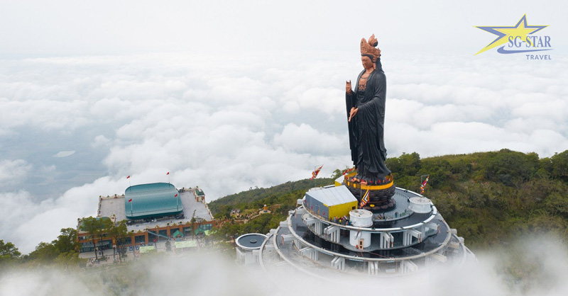 Núi Bà Đen Tấy Ninh nhìn từ trên cao - du lịch Tết miền Nam 