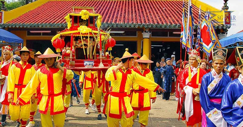 Lễ hội Làng Túy Loan thu hút đông đảo người dân và du khách tham gia