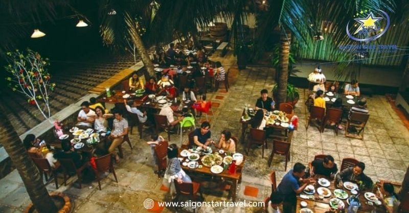 Quán hải sản biển Phan Thiết về đêm