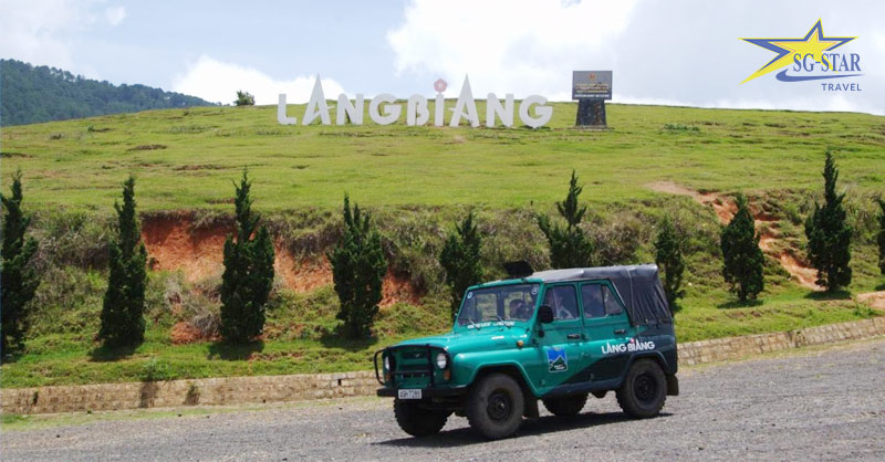 Trải nghiệm đi xe jeep lên đỉnh núi cao Langbiang