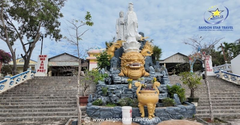 Tham quan chụp hình tại Chùa Linh Long