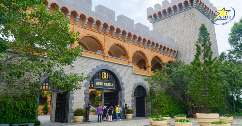 Check-in lâu đài Rượu Vang nguy nga - Tour du lịch Phan Thiết 2 ngày 1 đêm
