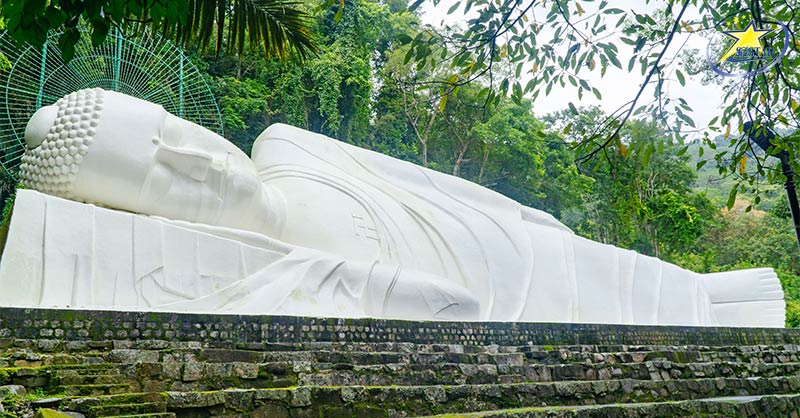 Tượng Phật Nhập Niết Bàn trên KDL Núi Tà Cú