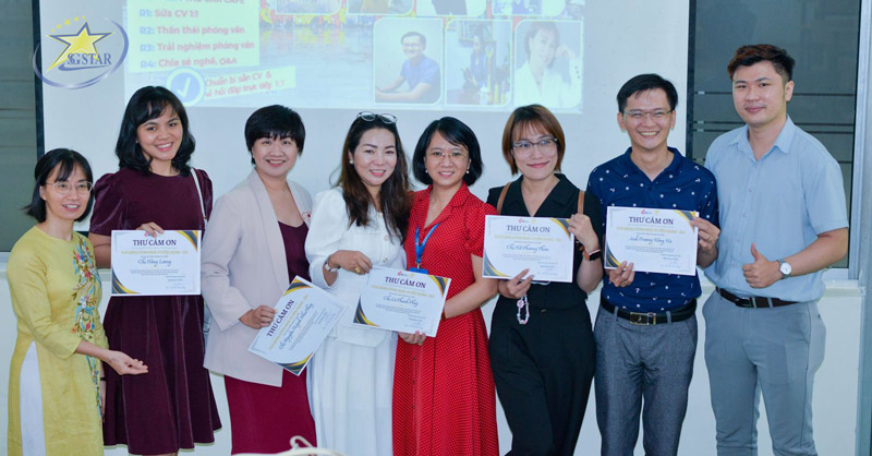 CEO Saigon Star Travel cùng các thầy cô và các khách mời tham dự hội thảo