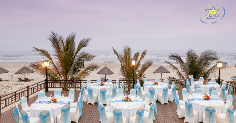 Nhà hàng sâng trọng sát biển thơ mộng ở Centara Sandy resort Đà Nẵng