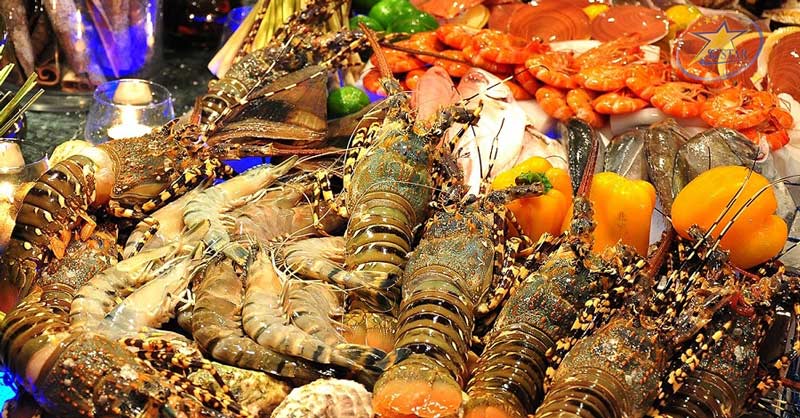 Phú Quốc nổi tiếng với nhiều hải sản tươi ngon và nhiều cách chế biến mang hương vị độc đáo, khó quên