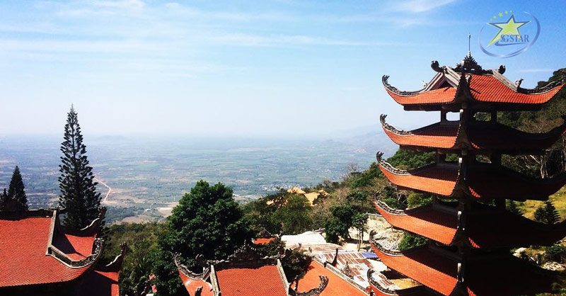 Chiêm ngưỡng toàn cảnh vùng đất Bình Thuận từ đỉnh chùa
