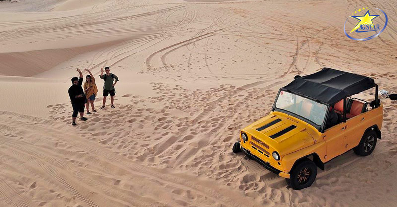 Tour xe Jeep bàu cát Trắng