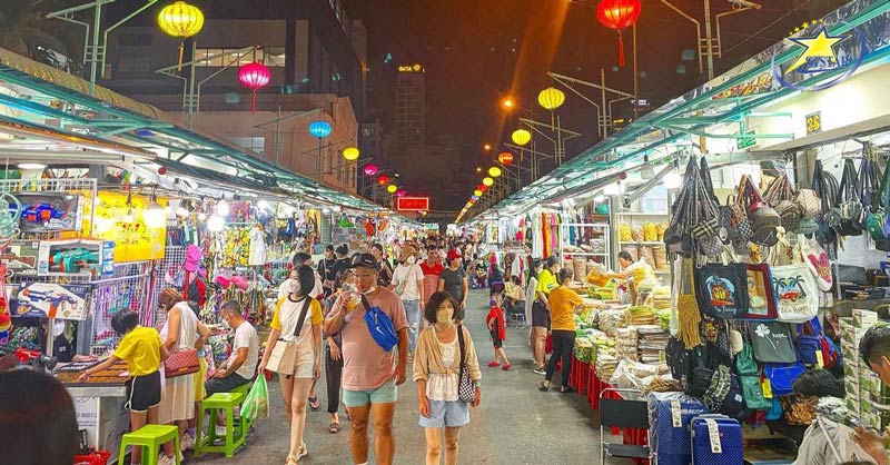 Chợ đêm Nha Trang với nhiều mặt hàng và đặc sản tươi ngon của vùng biển