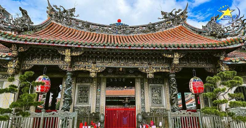 Viếng thăm chùa Long Sơn Tự - Tour du lịch Đà Loan 5 ngày 4 đêm